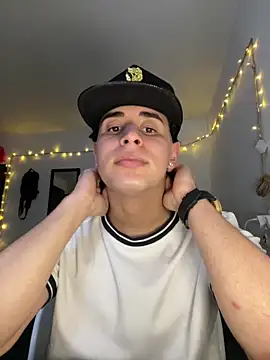 Maximuz1920 online show from April 2026 07:03:02 PM