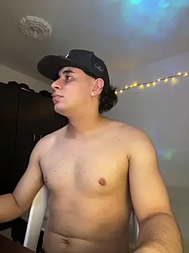 Snapshot of Maximuz1920 chatting on April 2026 07:07:02 PM Maximuz1920 online show from April 2026 07:07:02 PM