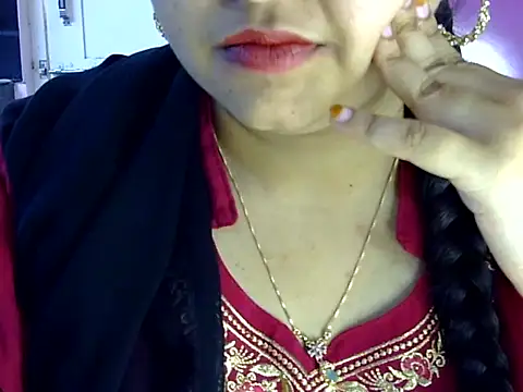 Cute Aliyaa online show from June 2026 11:04:02 AM