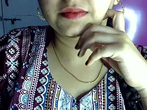 Cute Aliyaa online show from July 2026 01:48:02 PM