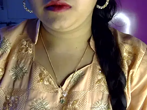 Cute Aliyaa online show from July 2026 12:52:01 PM