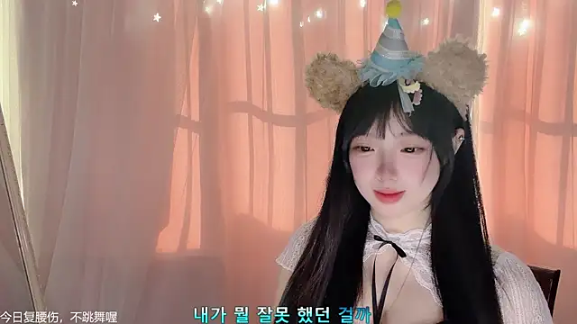 Snapshot of LovelyXiaoYi chatting on February 2026 01:00:02 AM LovelyXiaoYi online show from February 2026 01:00:02 AM