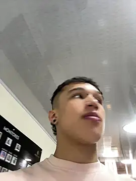 Dominik Souza online show from May 2026 08:04:02 PM