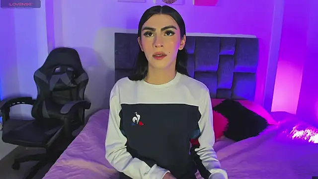 Isabella Moon9 online show from April 2026 12:30:01 PM
