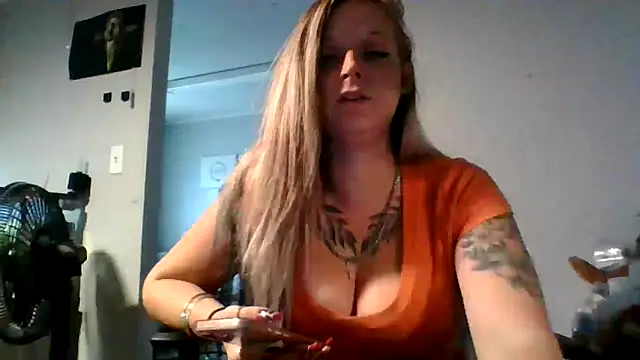 Gypsymomma17 online show from June 2026 08:51:02 PM