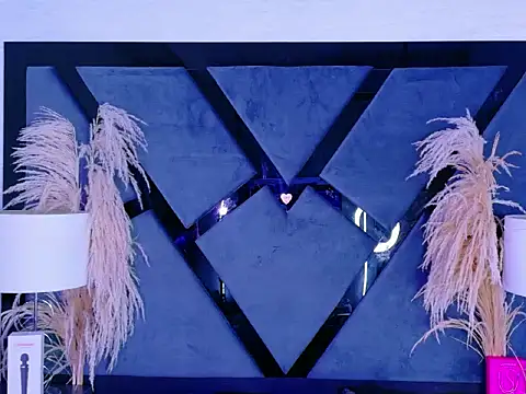 KylieWhitee online show from February 2026 12:05:02 PM