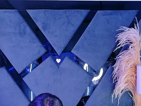 KylieWhitee online show from March 2026 12:00:02 PM