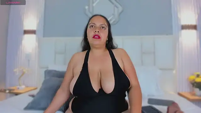 Snapshot of KataThonpson chatting on March 2026 04:17:02 AM KataThonpson online show from March 2026 04:17:02 AM