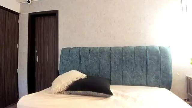 Aleera Walton online show from April 2026 07:31:02 PM