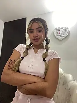 Snapshot of sweetlove- chatting on April 2026 12:12:01 AM sweetlove- online show from April 2026 12:12:01 AM