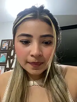 Snapshot of sweetlove- chatting on May 2026 07:25:01 AM sweetlove- online show from May 2026 07:25:01 AM