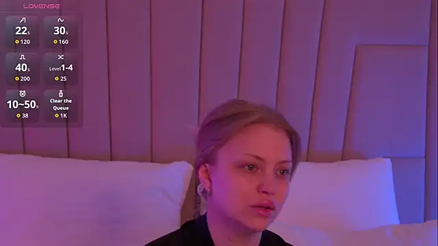 Snapshot of MollyHilton chatting on February 2026 06:20:01 PM MollyHilton online show from February 2026 06:20:01 PM