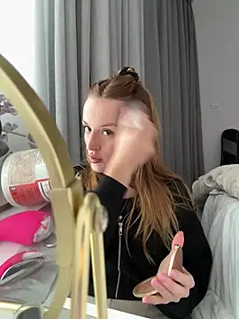 madlynn online show from February 2026 01:05:01 PM