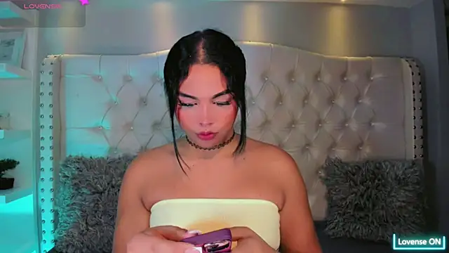 Maia Hotts online show from July 2026 08:05:01 PM