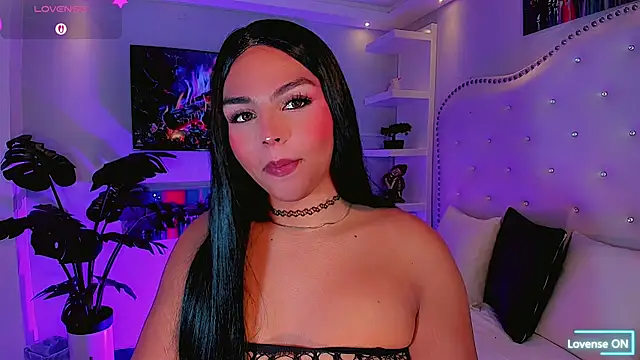Maia Hotts online show from July 2026 08:00:01 PM