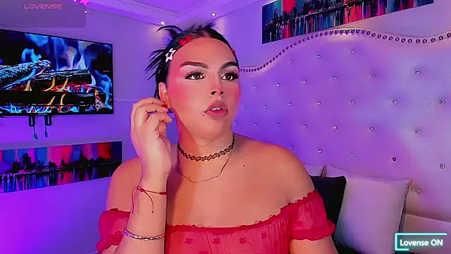 Maia Hotts online show from July 2026 08:17:02 PM