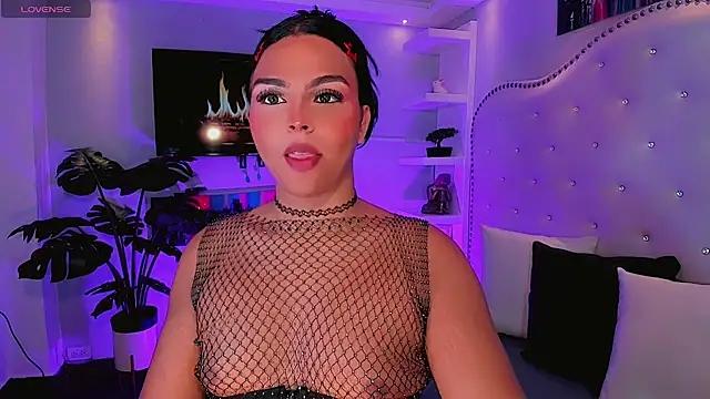 Maia Hotts online show from July 2026 08:01:02 PM