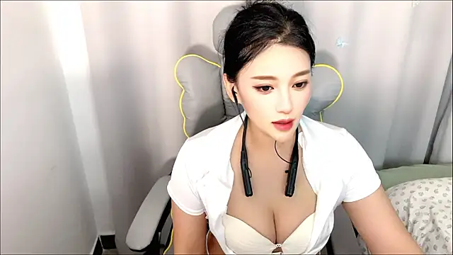 Snapshot of yayayaya520 chatting on May 2026 09:37:01 AM yayayaya520 online show from May 2026 09:37:01 AM