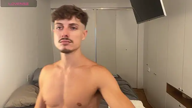 Snapshot of vitoraugustoxxx chatting on February 2026 05:12:02 PM vitoraugustoxxx online show from February 2026 05:12:02 PM