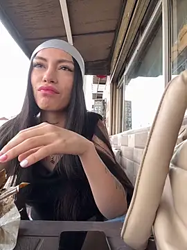 Bonny Eva online show from April 2026 01:37:02 PM