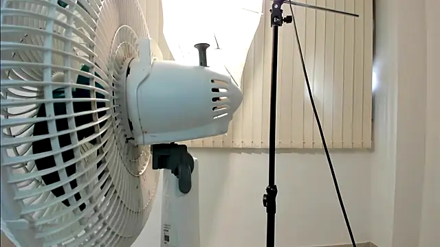 Lenna16  online show from February 2026 01:10:01 PM