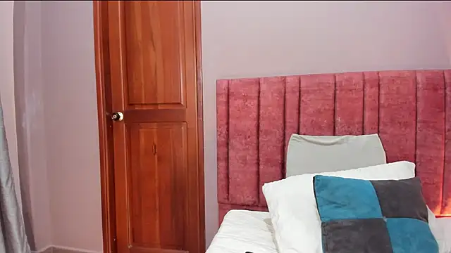 AnnaBroooks online show from May 2026 12:17:02 AM