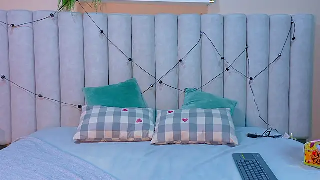 AnnieRouse   online show from February 2026 11:46:02 AM