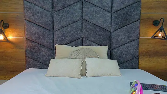 AnnieRouse   online show from February 2026 11:44:02 AM