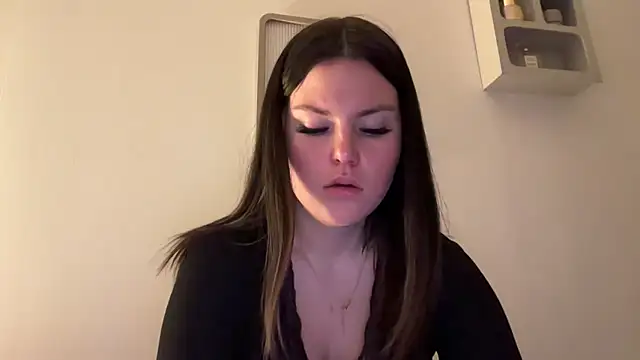 kiaraaaa75 online show from February 2026 06:17:01 PM