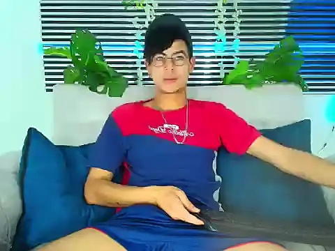 ThiiagoSaeenz online show from February 2026 04:00:01 PM