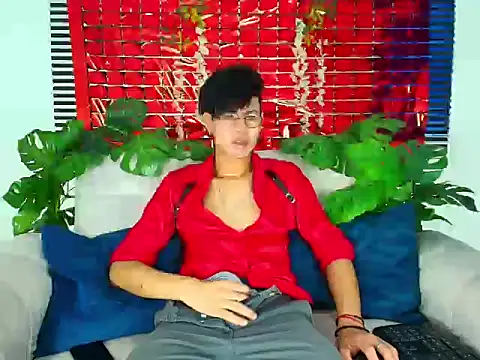 ThiiagoSaeenz online show from February 2026 03:54:01 PM