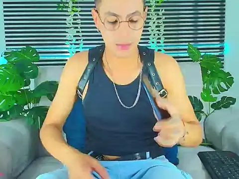 ThiiagoSaeenz online show from April 2026 04:40:01 PM