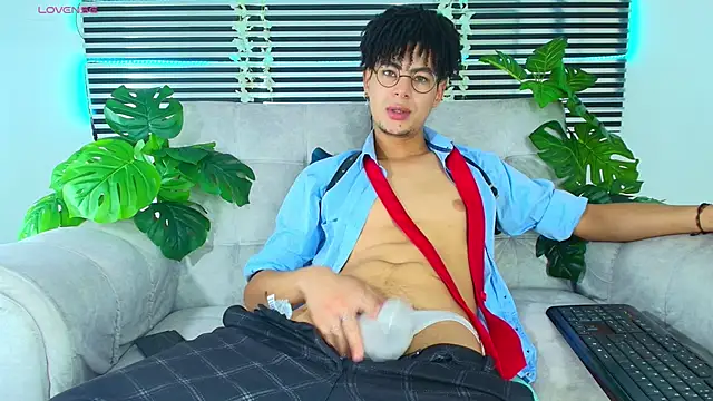 ThiiagoSaeenz online show from April 2026 05:30:01 PM