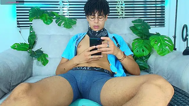 ThiiagoSaeenz online show from May 2026 04:56:02 PM