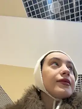 Snapshot of MiaTee chatting on February 2026 04:08:01 AM MiaTee online show from February 2026 04:08:01 AM