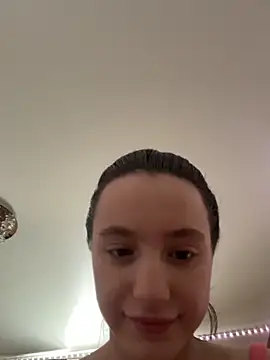 Snapshot of MiaTee chatting on March 2026 03:03:02 AM MiaTee online show from March 2026 03:03:02 AM