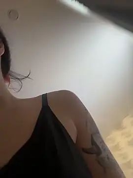 Snapshot of MiaTee chatting on March 2026 02:39:02 AM MiaTee online show from March 2026 02:39:02 AM