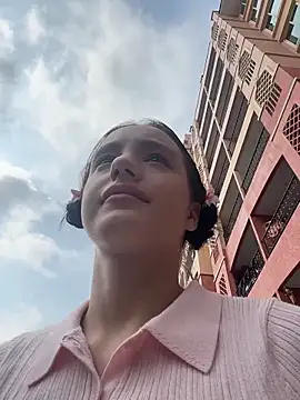 Snapshot of MiaTee chatting on March 2026 02:05:02 AM MiaTee online show from March 2026 02:05:02 AM