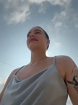 Snapshot of MiaTee chatting on April 2026 01:59:02 AM MiaTee online show from April 2026 01:59:02 AM