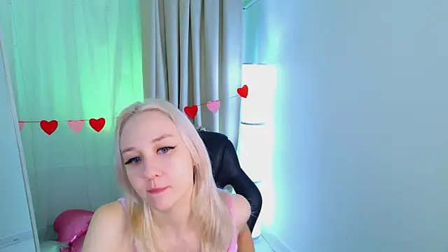 Audrey Kiss online show from February 2026 07:04:02 AM