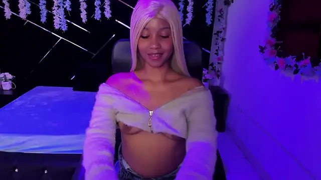 Lunaa Brunettee online show from February 2026 03:24:01 AM