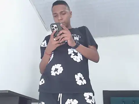 hotboyluxe online show from April 2026 06:44:02 AM