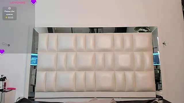 liorah wolf online show from May 2026 08:16:02 PM