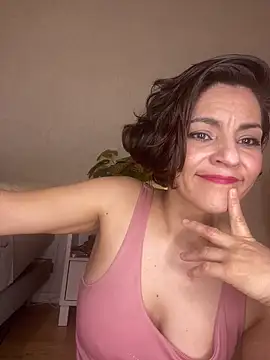 eva luz online show from February 2026 02:12:02 AM