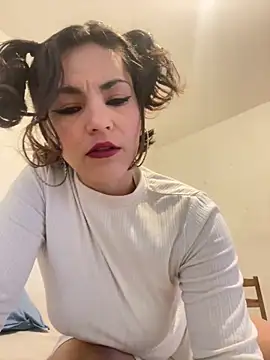 eva luz online show from May 2026 10:08:02 AM