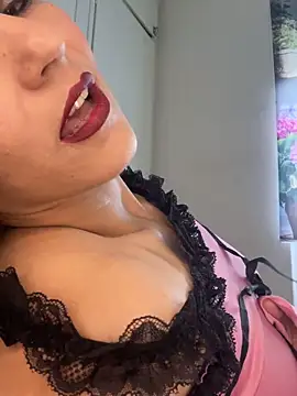 eva luz online show from May 2026 01:53:01 PM