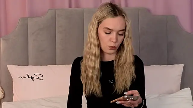 NikkiRyx online show from June 2026 04:01:02 PM