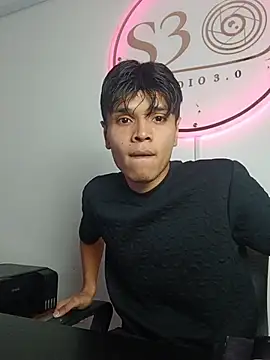 Alejandroo Montenegro online show from April 2026 10:43:02 PM