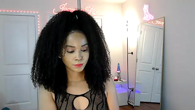 Snapshot of JazmineFoxx chatting on April 2026 09:39:01 PM JazmineFoxx online show from April 2026 09:39:01 PM