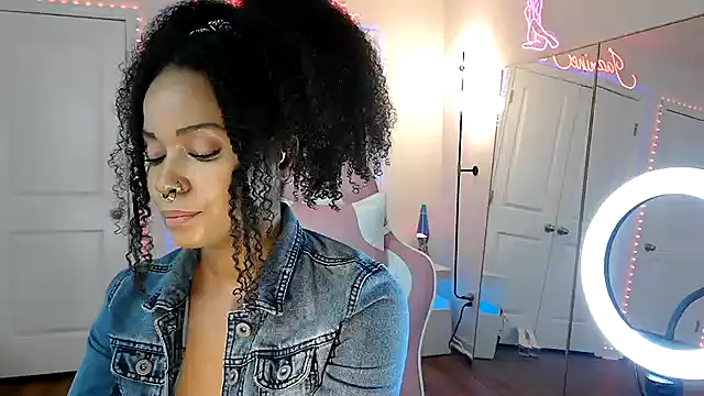 Snapshot of JazmineFoxx chatting on May 2026 07:18:01 PM JazmineFoxx online show from May 2026 07:18:01 PM